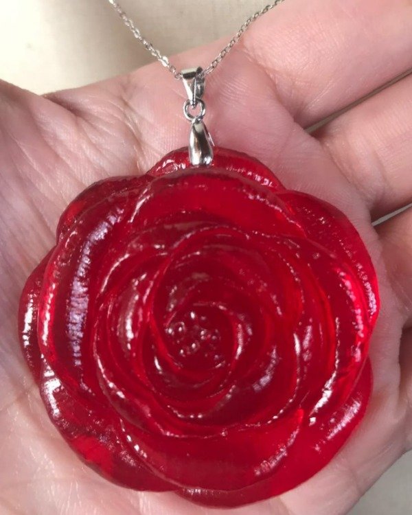 Producto - COLGANTE ROSA MÍSTICA MARÍA MAGDALENA ANDARA 5 CM ROJO GRANATE - 3