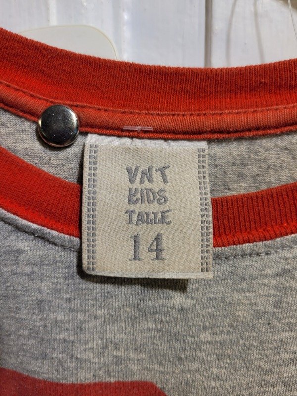 Producto - Pijama VNT gris y rojo Talle 14 años - PRECIO: 9X - 3