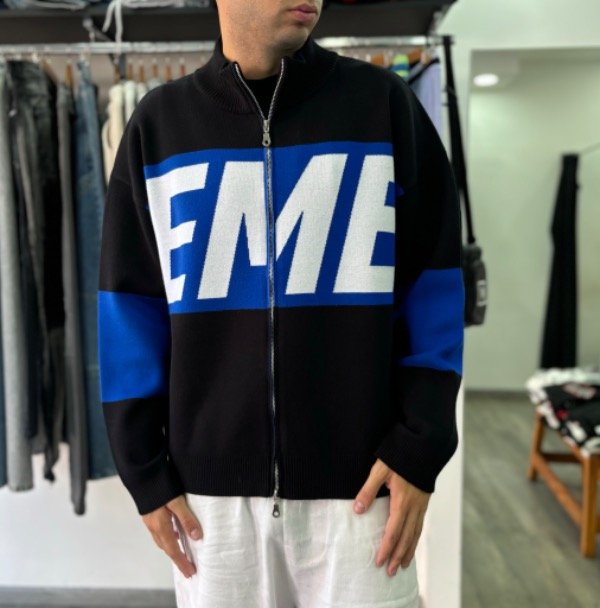 Producto - Campera Eme Studios