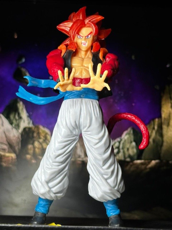 Producto - GOGETA SSJ4 DRAGON BALL Z USADO
