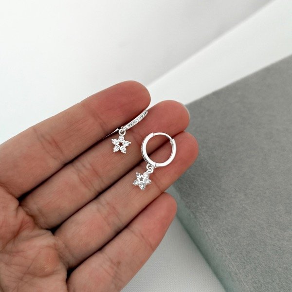 Producto - Argollas click dije flor (bañadas en plata)