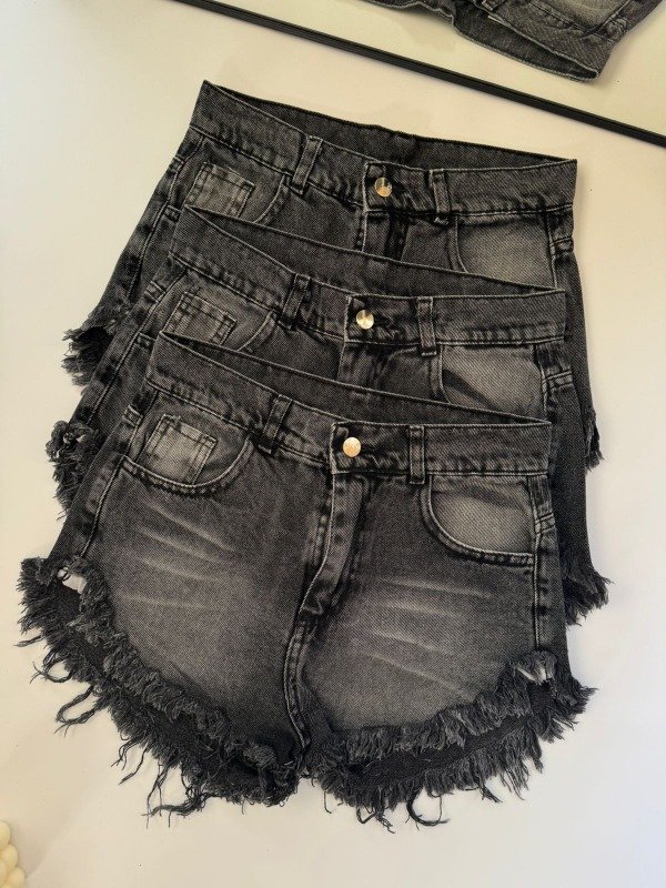 Producto - Short gris localizado desflecado china