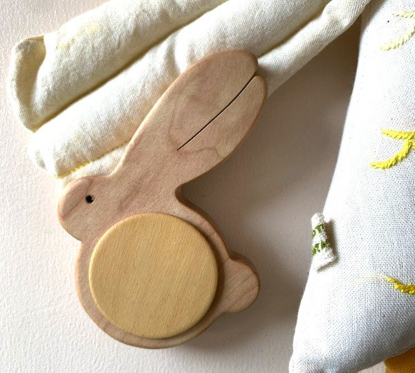 Producto - Sonajero de madera - conejo