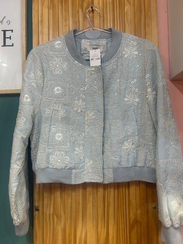 Producto - Campera bordada ESENCIA