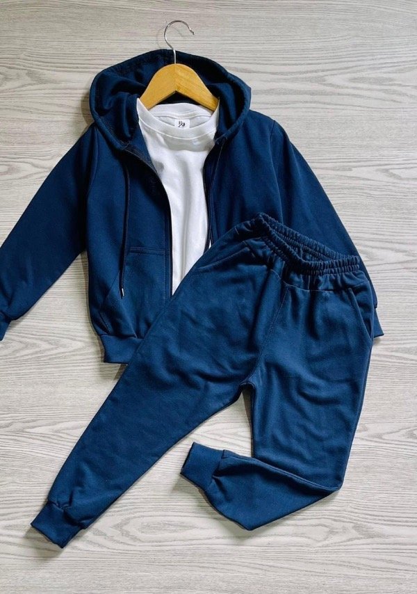 Producto - TRIO ESCOLAR AZUL MARINO (CAMPERA + REMERA + PANTALÓN)