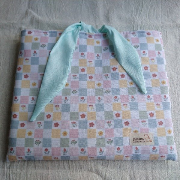 Producto - Funda XL Flores y corazones.