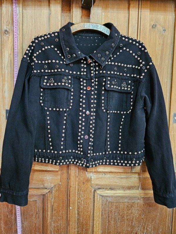 Producto - Campera de Jean Negra Tachas