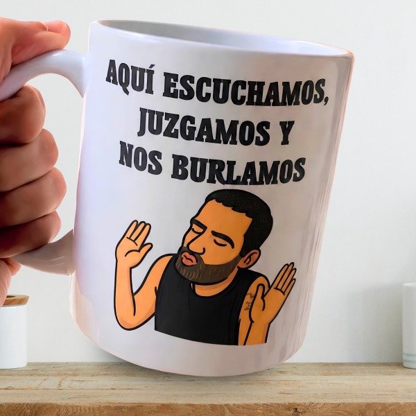 Producto - Taza de Cerámica Oficina - Escuchamos, Juzgamos, Burlamos -