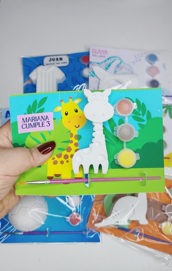 Producto - Figuras de yeso con témperas y pincel