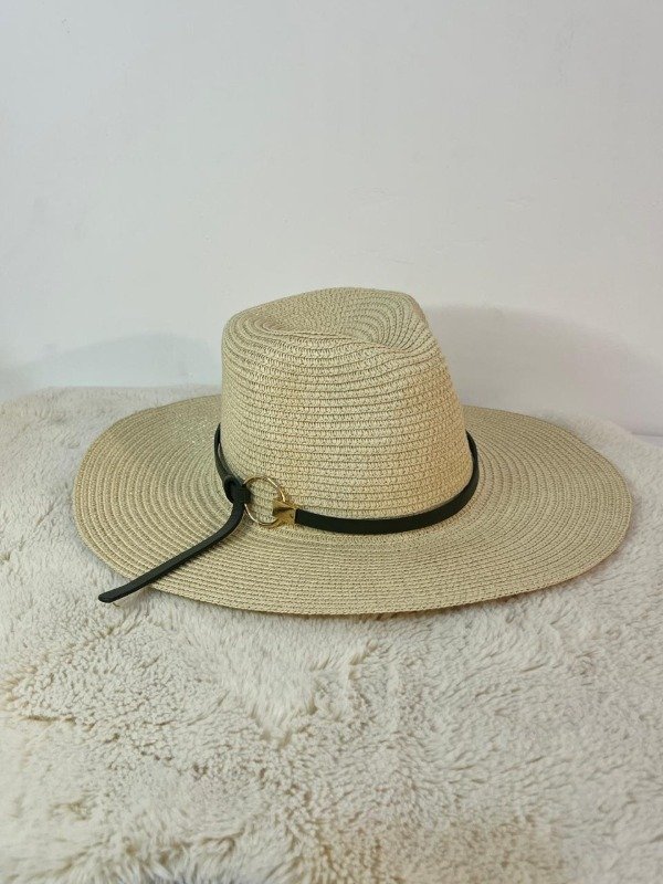 Producto - sombrero beige con cinta cuero verde olivo