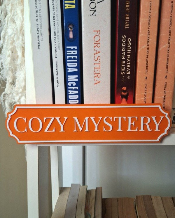 Producto - Cartel organizador "Cozy mystery"