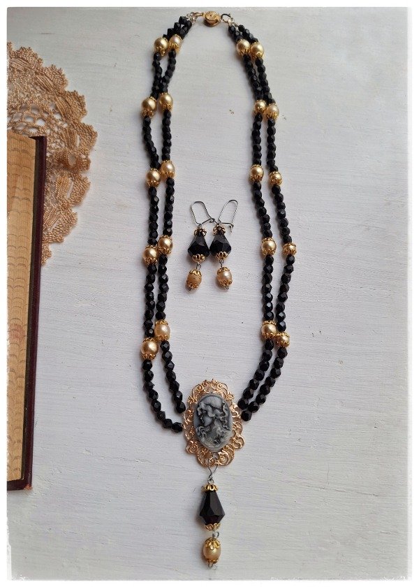 Producto - Collar Doble Negro con camafeo con aros
