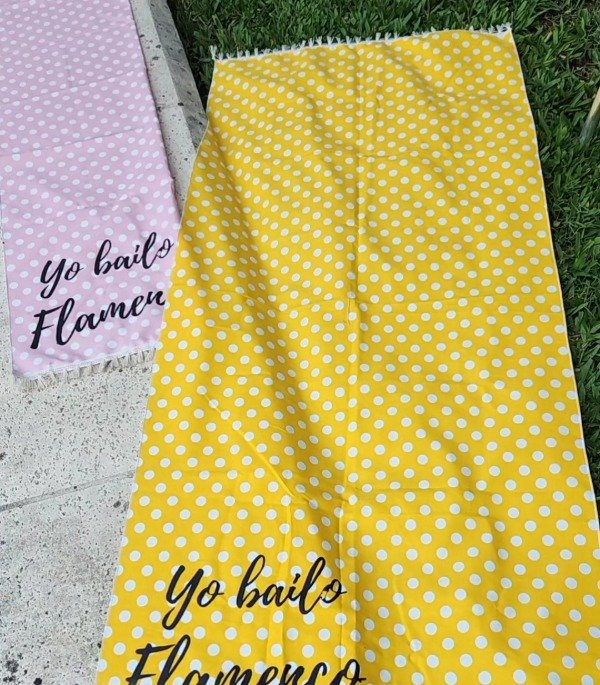 Producto - LONA PLAYERA AMARILLA A LUNARES YO BAILO FLAMENCO