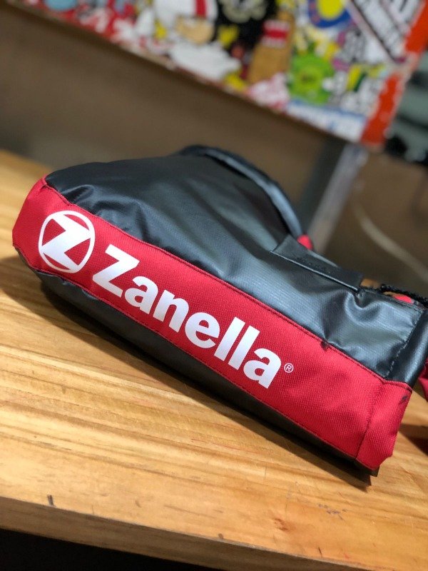 Producto - Cubre Mangas con Corderito Logo Zanella Rojo