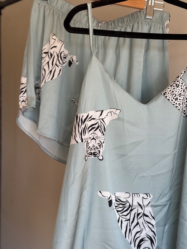 Producto - Pijama corto saten tigre verde agua