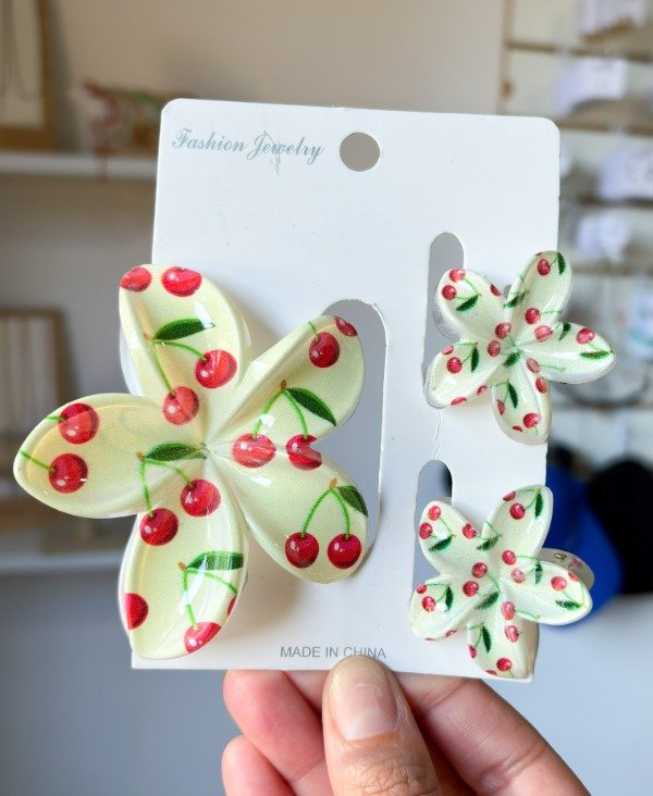 Producto - BROCHE X3 CEREZAS CREMA