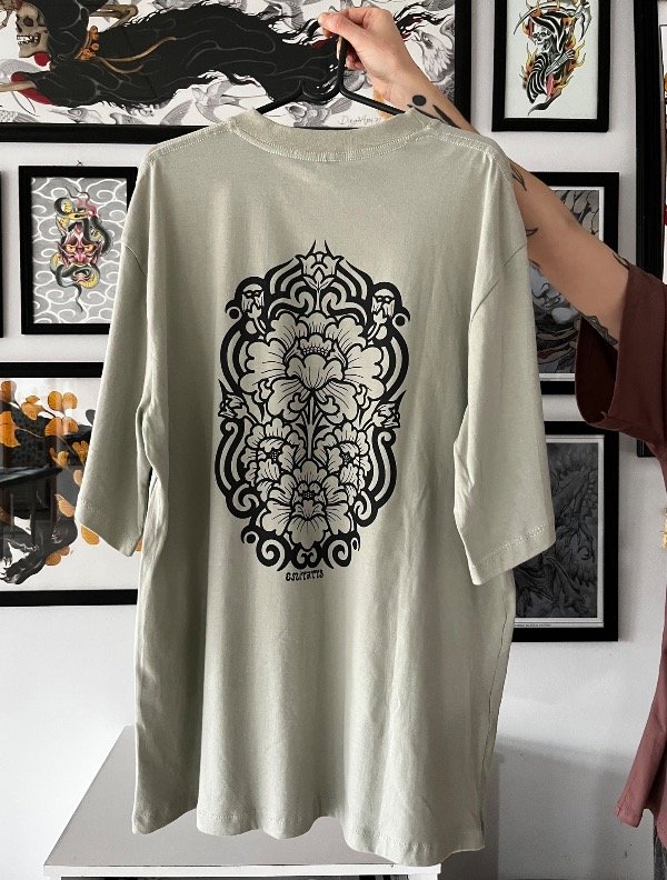 Producto - REMERA ORNAMENTAL OVERSIZE x EMI