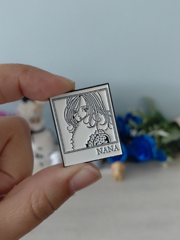 Producto - Pin metalizado - Nana #0535