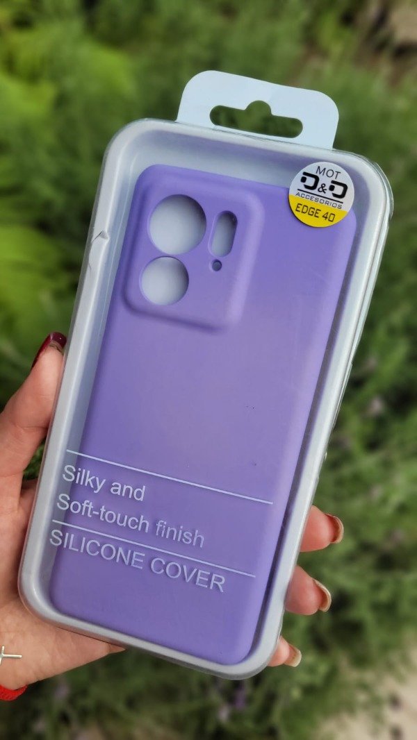 Producto - Edge 40 silicona case lila con felpa