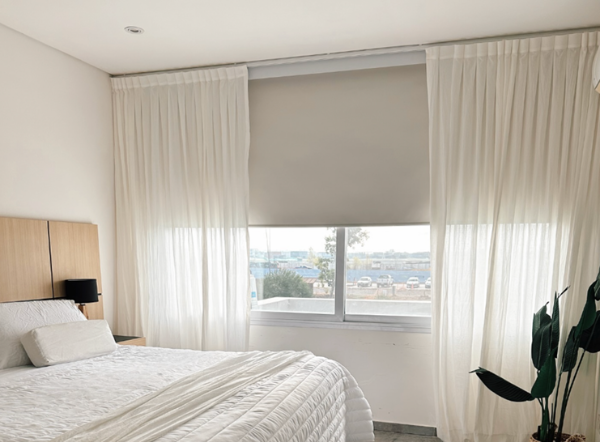 Producto - Cortinas roller blackout + Cortina convencional con barral