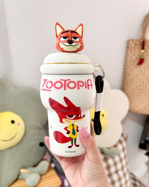 Producto - Botella Original Disney Zootopia con boton y sorbete térmica acero premium