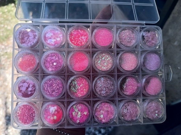 Producto - Pack  24 Glitters y decorativos en cajita plástica