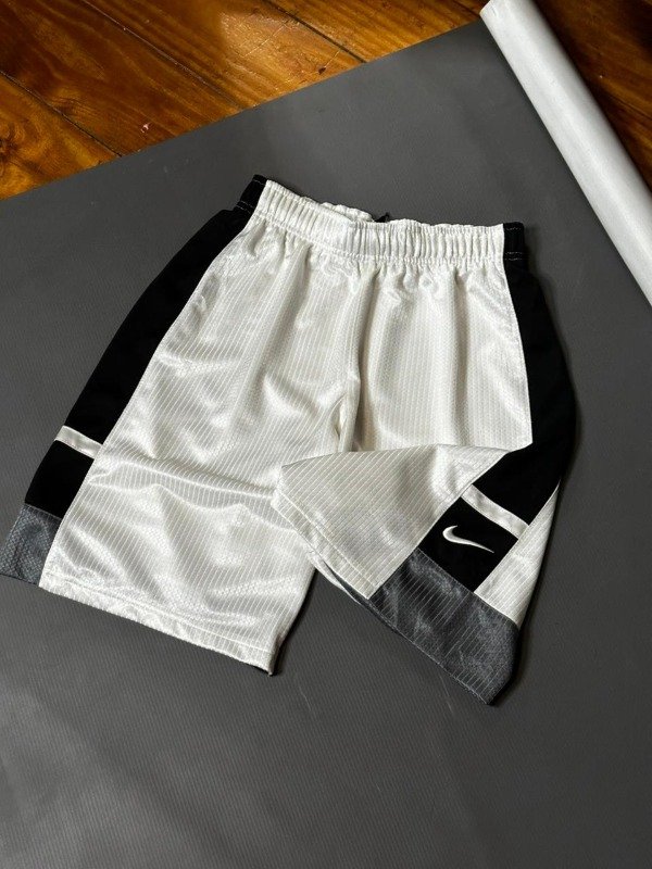 Producto - NIKE SWOOSH SHORT (S/M)