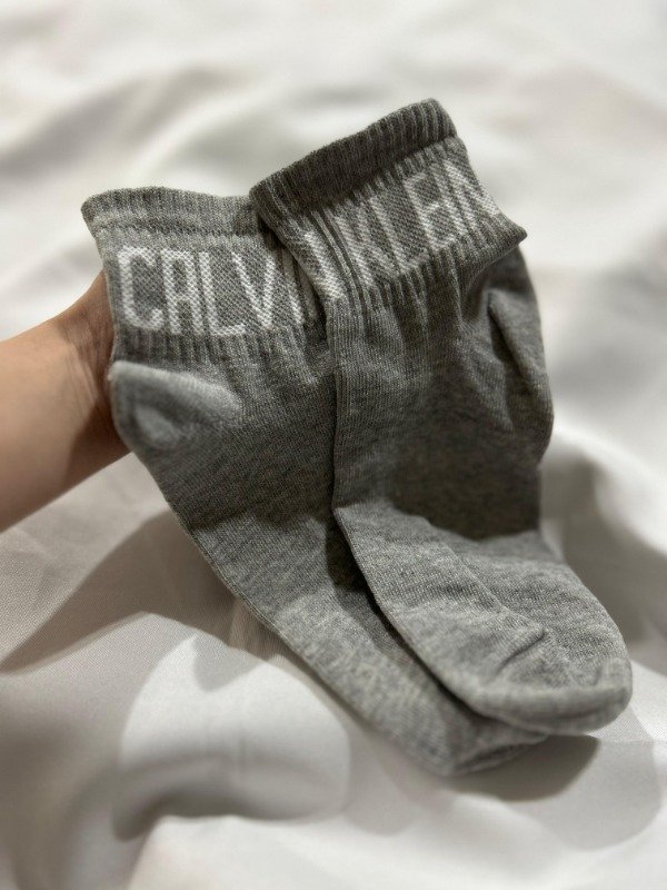 Producto - CALVIN KLEIN GRIS SOQ ALTO