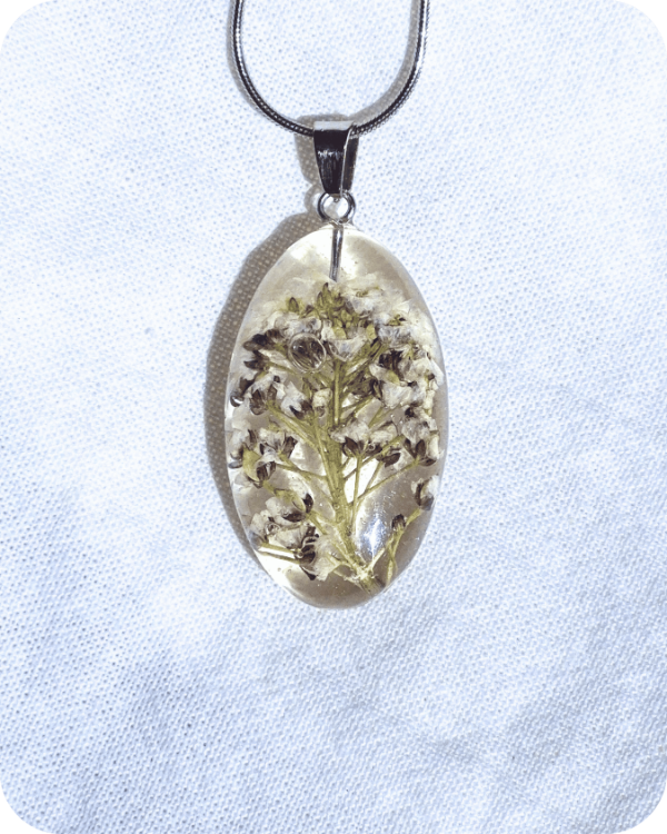 Producto - Dije Flor Silvestre oval - incluye cadena