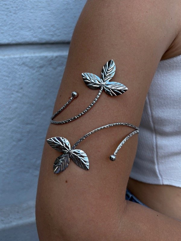 Producto - Brazalete con hojas en puntad (plateado)