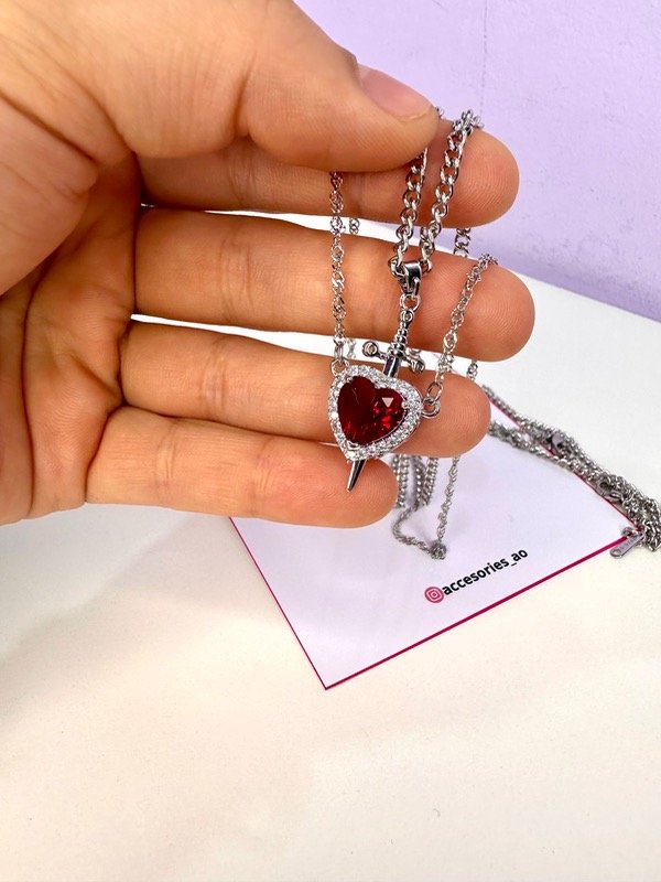 Producto - Collares corazón y daga