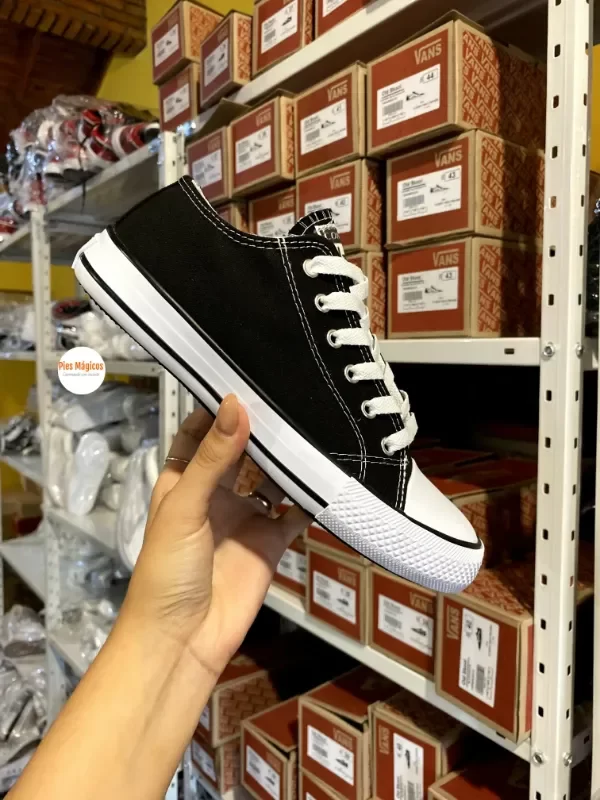 Producto - Converse Negra sin plataforma