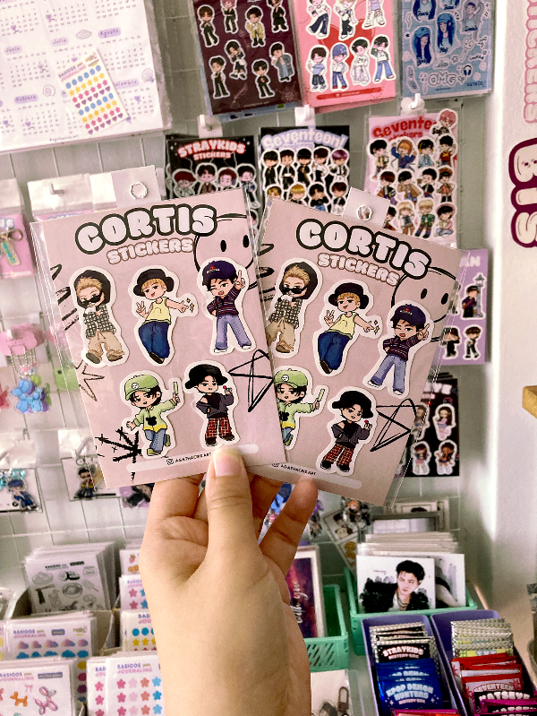 Producto - Plancha Stickers CORTIS