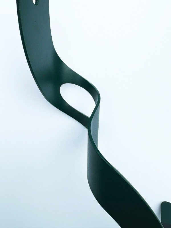 Producto - Bicicletero de Pared de Hierro - Diseño y Resistencia - Color: Verde oscuro - 0