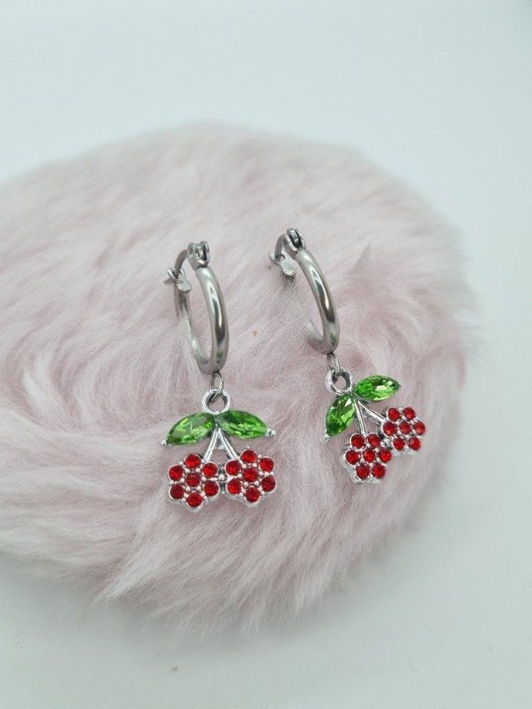 Producto - Aros acero quirurgico argollita colgante cherry flor strass