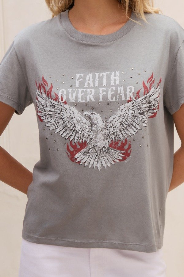 Producto - REMERA M/C CON TACHAS FAITH OVER FEAR - 4