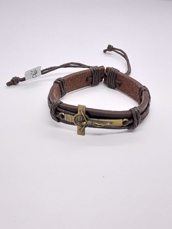 Producto - Brazalete cuero con cruz 02