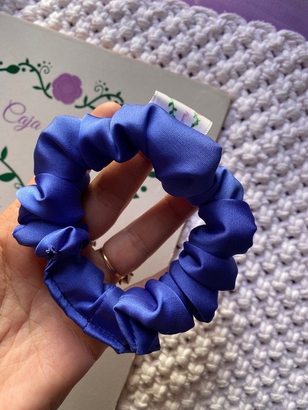 Producto - Scrunchie mini azul royal satén