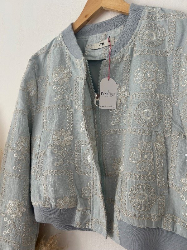 Producto - Campera bordada ESENCIA