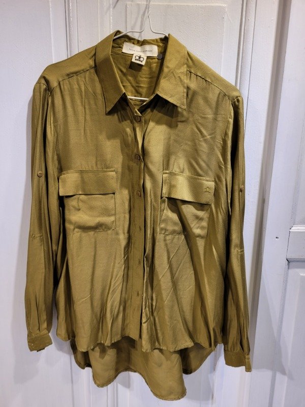 Producto - Camisa PAULA CAHEN D'ANVERS verde militar brillosa- Talle M/L- PRECIO: 44X