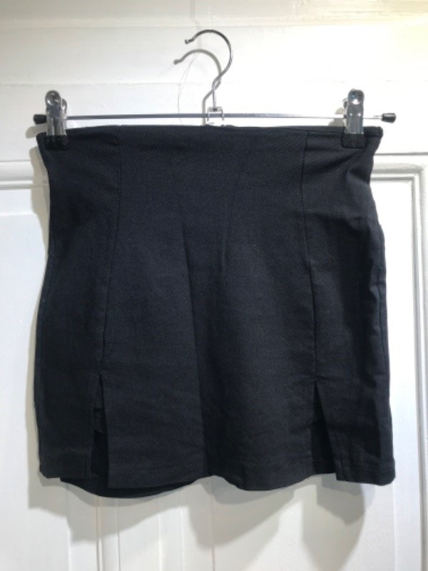 Producto - Falda / Short negro gabardina elastizada  - Talle XS- PRECIO: 20x