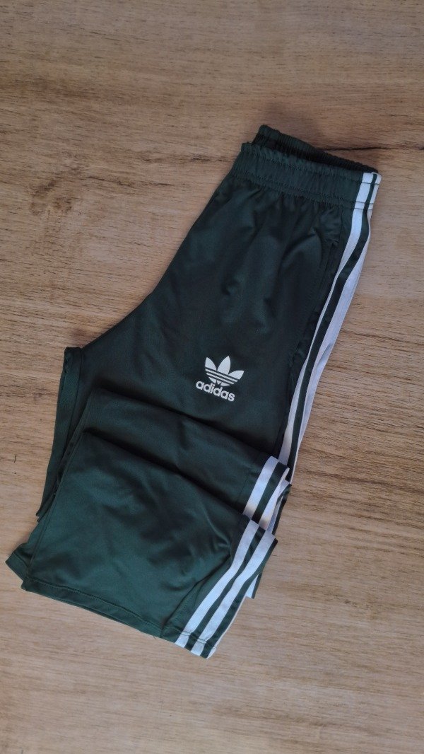 Producto - Pantalón Adidas retro verde