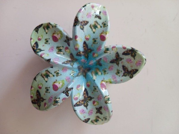 Producto - Broche p/pelo 7.5cm Flor Hawaiana Estampa Mariposa M04