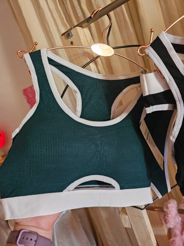 Producto - COMFY Top con abertura y colaless