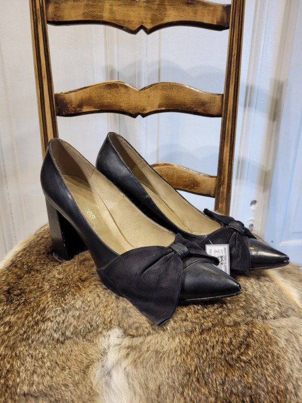 Producto - Zapatos JANE JONES negro moño gamuzado- Talle 40- PRECIO: 50X - 0