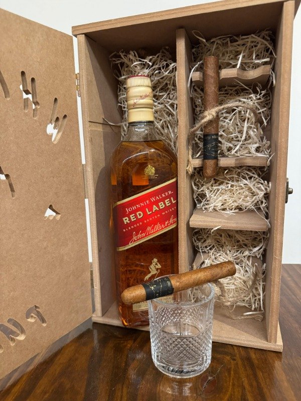Producto - Caja de Whisky Johnnie Walker Red Label 1lt + Puros + Vaso de regalo! - 4