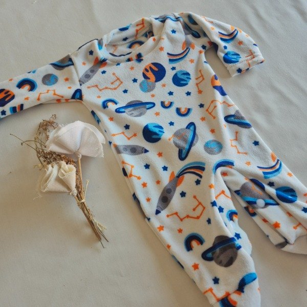 Producto - Enterito pijamero de plush galaxia
