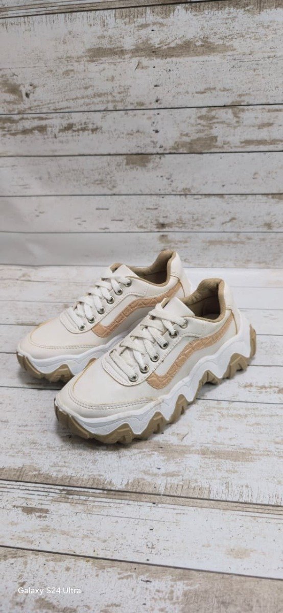 Producto - zapatilla blanco con camel del 36 al 40 - 0