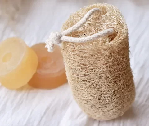 Producto - Esponja Vegetal Natural Luffa chica con cinta para colgar- Miraflores -