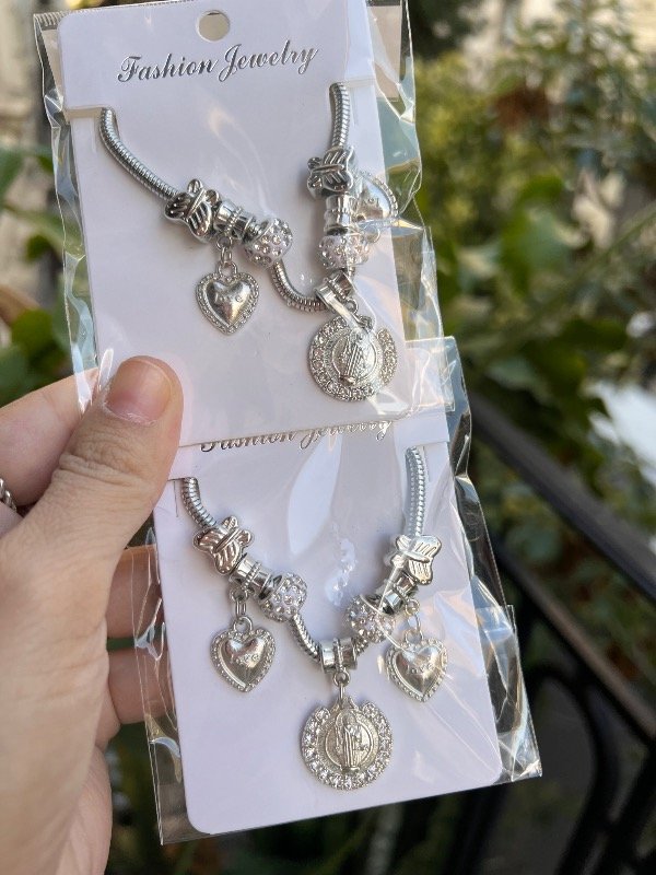 Producto - 2 pulseras estilo Pandora de fantasía san benito